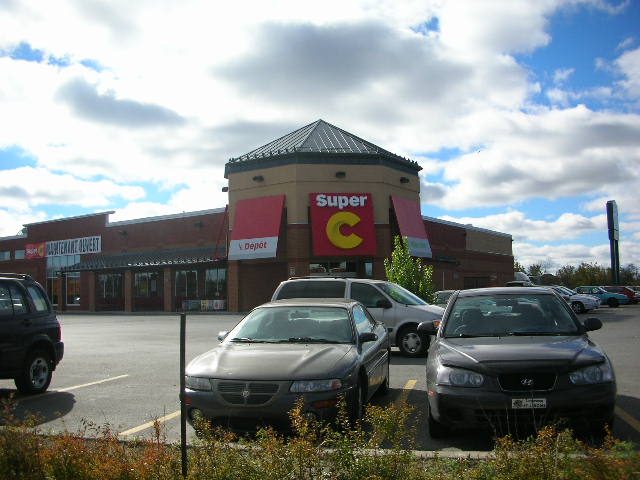 LA-Plaza Shopping Center, Saint Therese
